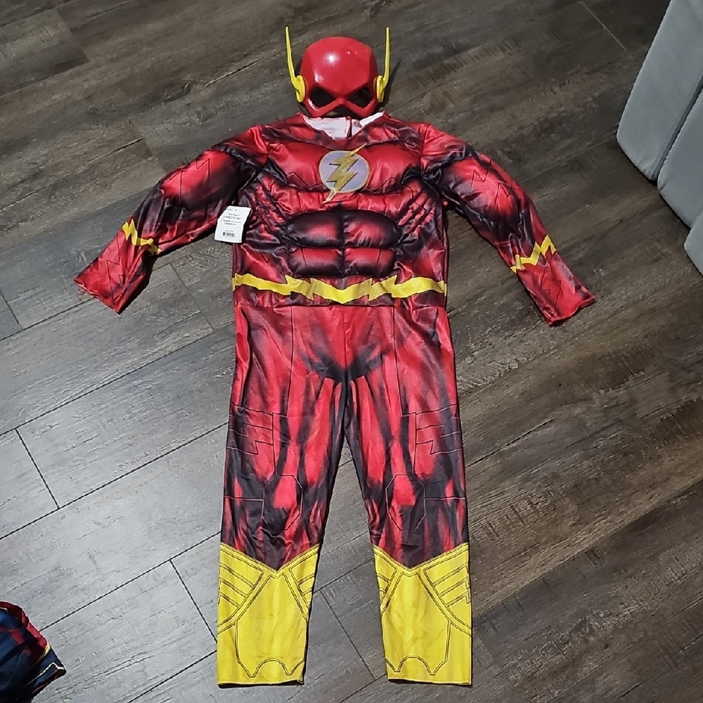 The Flash Superhero Costume Size Small 4-6 Red and Yellow Excellent Condition